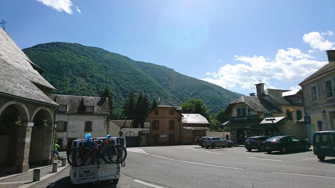 Joli Avec Balcon Donnant Sur La Montagne